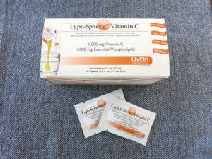 リポスフェリック ビタミンCの箱と個包装を並べた画像